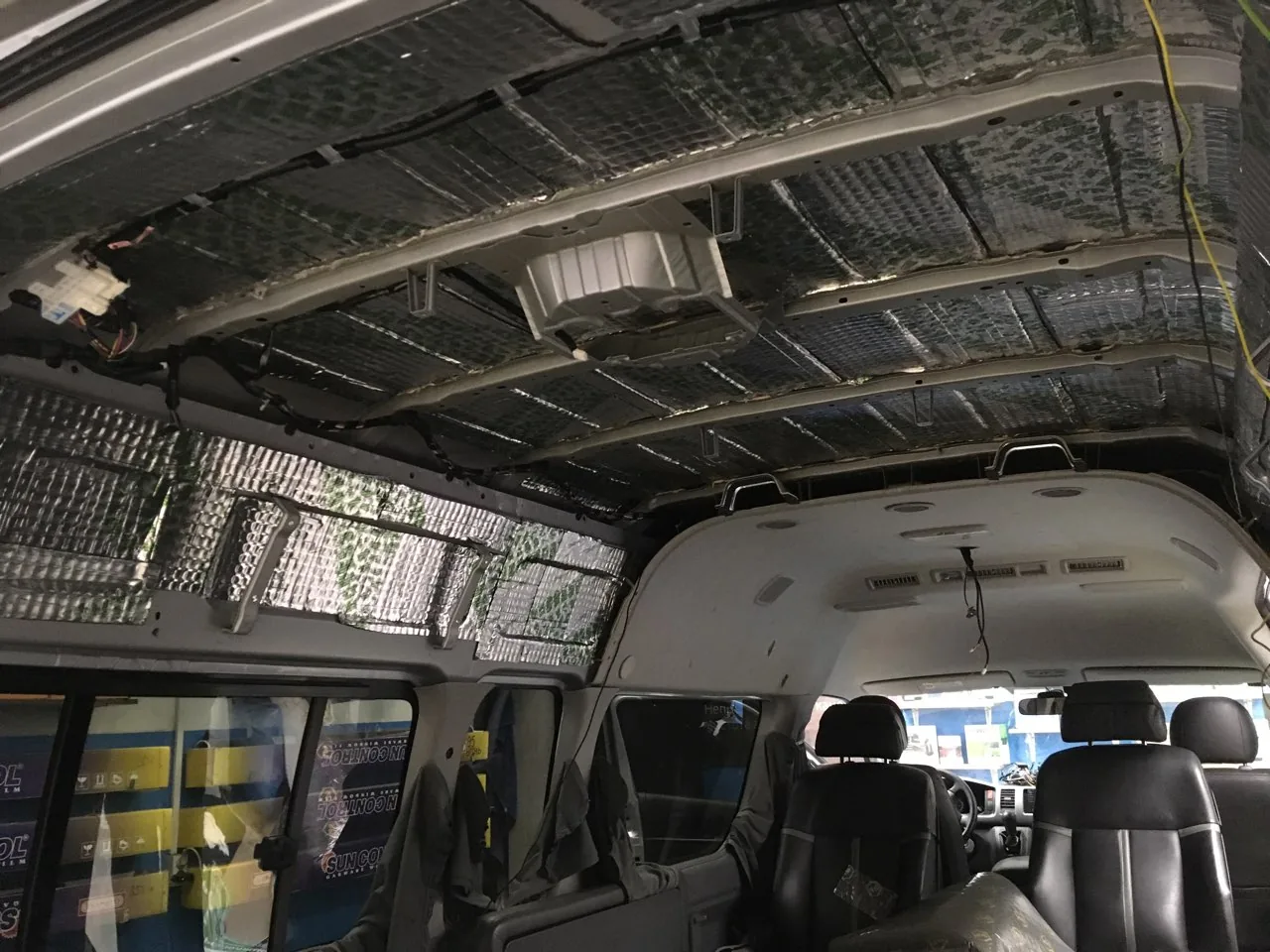 Шумоизоляция крыши Toyota Hiace - фото 7