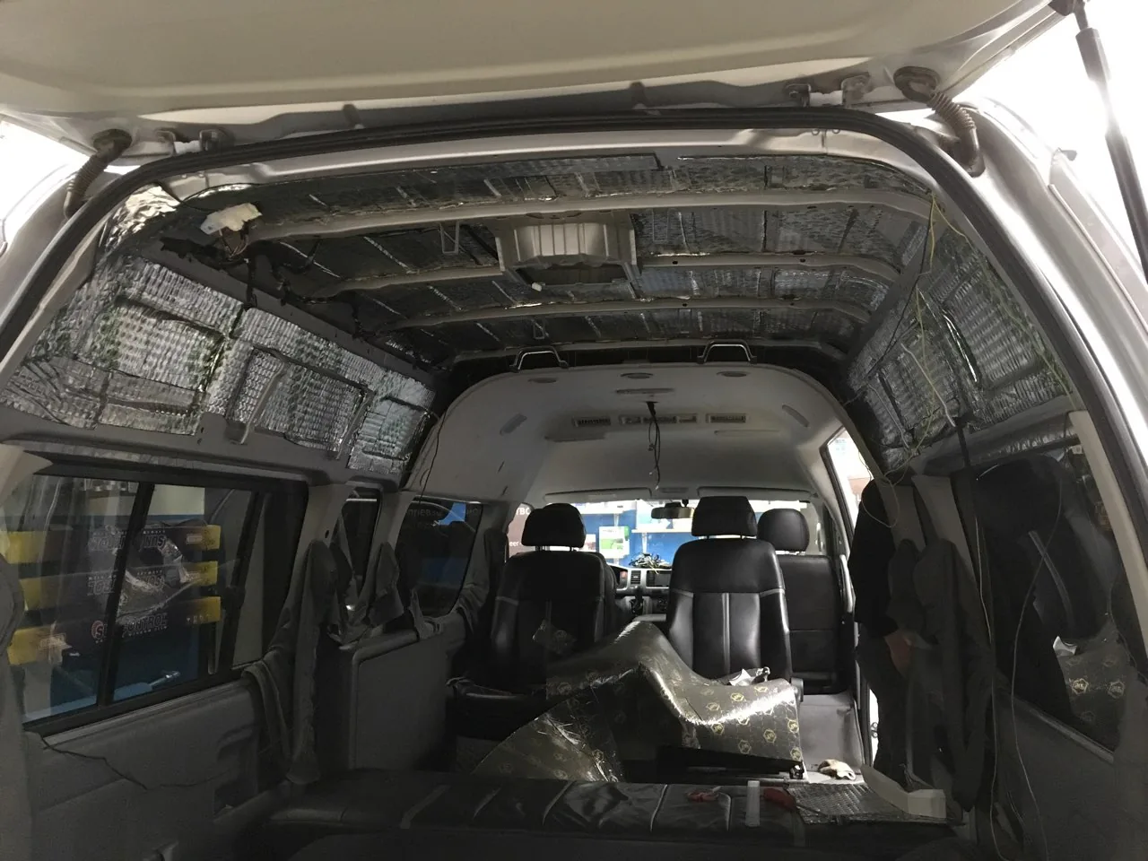 Шумоизоляция крыши Toyota Hiace - фото 6