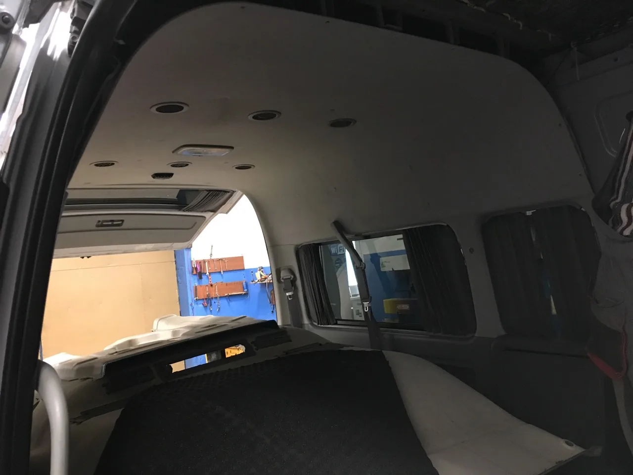 Шумоизоляция крыши Toyota Hiace - фото 17